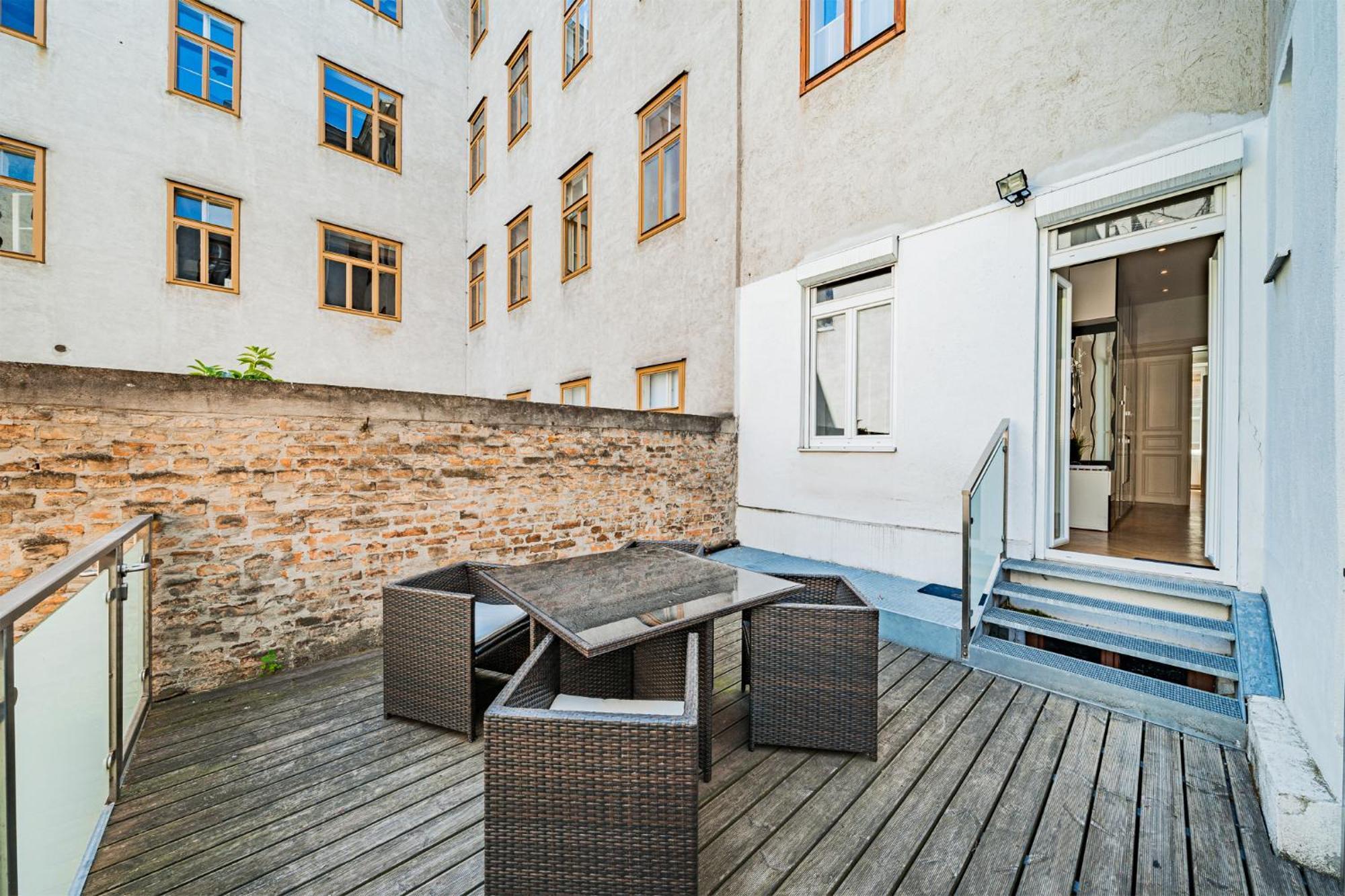 Happy Apartment